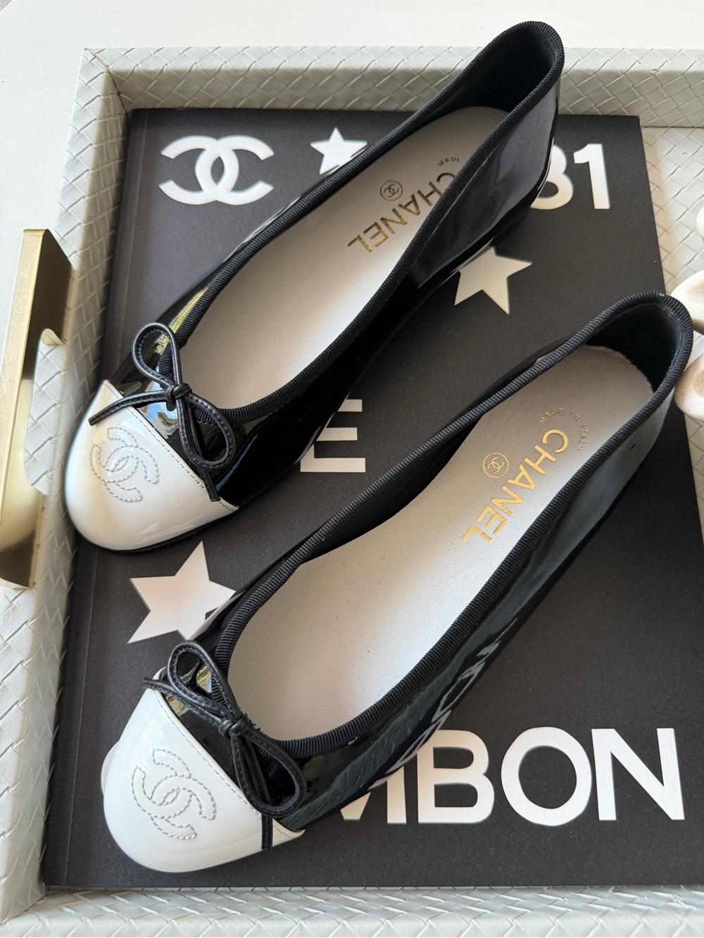 Chanel 26 Black Patent Leather White Cap Toe CC Logo Ballet Ballerina Flats - Picture 6 of 15